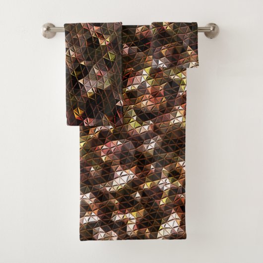 Bruin gekleurd driehoekig mozaïek met lichte opluc bad handdoek (Insitu)