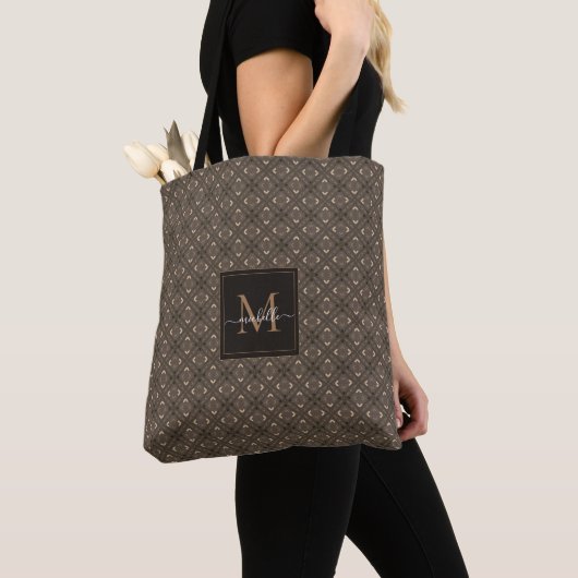 Bruin Geometrisch Batikpatroon Monogram Tote Bag (Dichtbij)