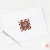 Bruin Gingham Monogram Wapenschild Maatwerk Vierkante Sticker (Envelop)