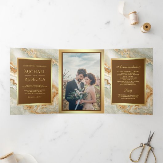 Bruin Goud Marmer Faux Gouden Folie Foto Bruiloft Drieluik Uitnodiging (Binnen)