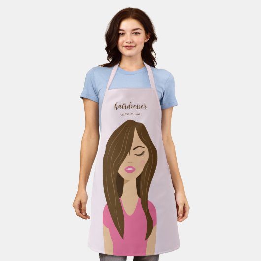 Bruin-haarvrouw in roze haarstaarster schort (Gedragen)