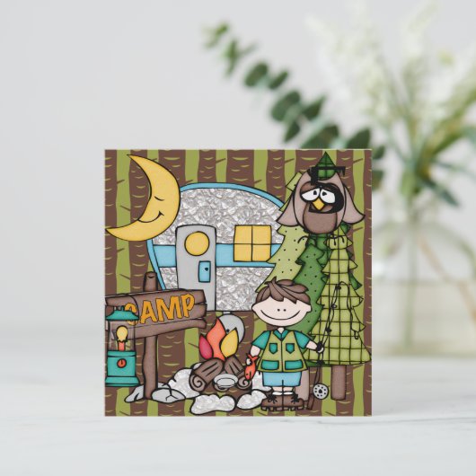 Bruin Hair Boy Camping Birthday Invitations Kaart (Staand voorkant)