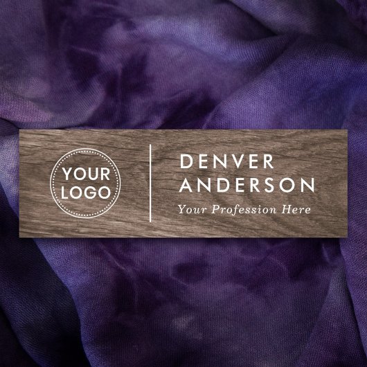 Bruin hout ziet er modern uit, naam en titel naamplaatje