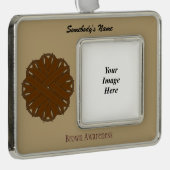 Bruin-koolstof Tmpl (H-O) door Kenneth Yoncich Verzilverd Omlijst Ornament (Rechts)