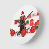 Bruin Labrador Hond Kerstmis w Gifts Santa Hat Ronde Klok (Hoek)