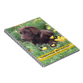 Bruin labrador reever op foto van papy patch notitieboek (Rechterzijde)