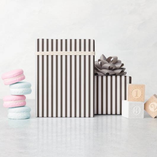 Bruin/lichtgrijs gestreepd elegant inpakpapier (Baby Shower)