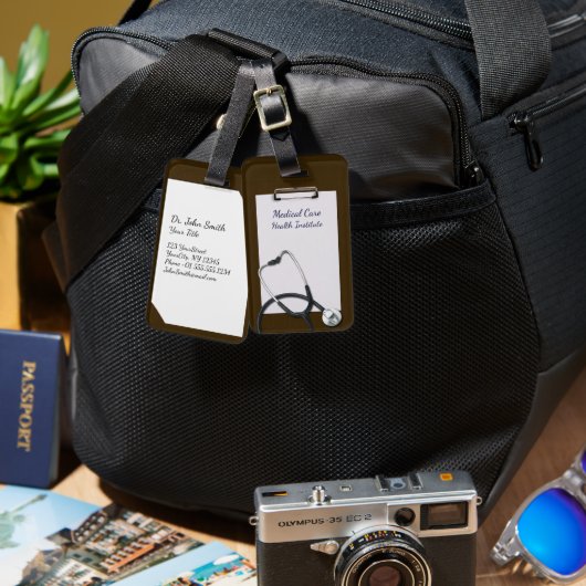 Bruin medisch klembord met stethoscoop bagagelabel (Voorkant /achterkant)