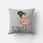 Bruin meisje Ballerina met citaat Kussen (Achterkant)