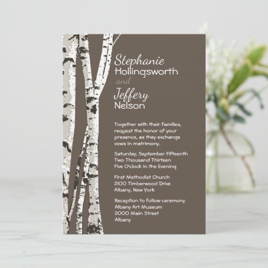 Bruin met berkenbomen bruiloft uitnodiging (Staand voorkant)