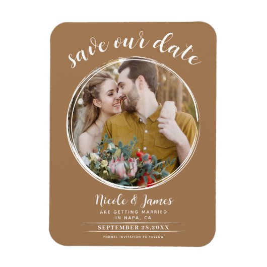 Bruin Moderne Ronde Foto Save the Date Magneet (Verticaal)