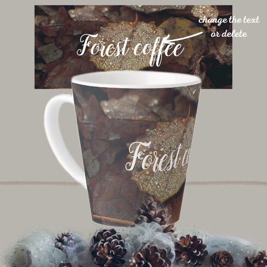 Bruin omgevallen bladeren na regen latte mok