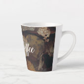 Bruin omgevallen bladeren na regen latte mok (Rechts)