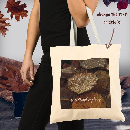 Bruin omgevallen bladeren na regen tote bag