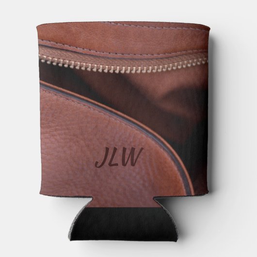 Bruin, ongezipt leder met  Initialen Blikjeskoeler (Achterkant)