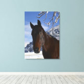 Bruin paard in de winter canvas afdruk (Insitu (Houten vloer))