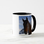 Bruin paard in de winter mok (Voorkant rechts)