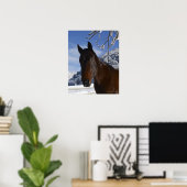 Bruin paard in de winter poster (Thuiskantoor)