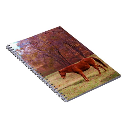 Bruin paard in een grasveld notitieboek (Rechterzijde)