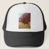 Bruin paard in een grasveld trucker pet (Voorkant)