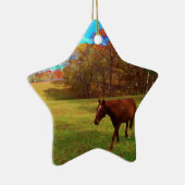 Bruin paard in een regenboogkleurig veld keramisch ornament (Rechts)