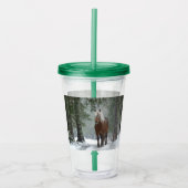 Bruin paard in een winterbos met sneeuwval acryl drinkbeker (Voorkant)