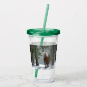 Bruin paard in een winterbos met sneeuwval acryl drinkbeker (Achterkant)