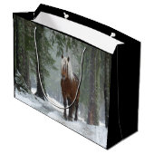 Bruin paard in een winterbos met sneeuwval groot cadeauzakje (Achterkant Gekanteld)
