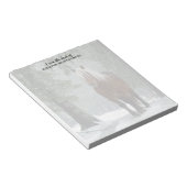 Bruin paard in een winterbos met sneeuwval notitieblok (Schuin)