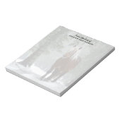 Bruin paard in een winterbos met sneeuwval notitieblok (Linkerzijde)