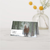 Bruin paard in een winterbos met sneeuwval plaatskaartje (Voorkant)