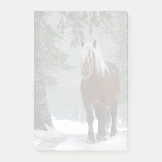 Bruin paard in een winterbos met sneeuwval post-it® notes (Voorkant)