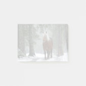 Bruin paard in een winterbos met sneeuwval post-it® notes (Voorkant)