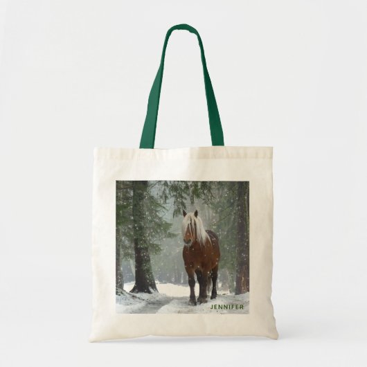 Bruin paard in een winterbos met sneeuwval tote bag (Voorkant)