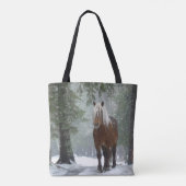 Bruin paard in een winterbos met sneeuwval tote bag (Achterkant)