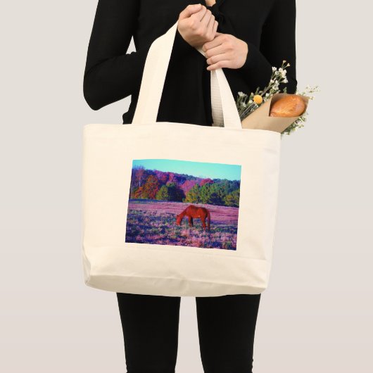 Bruin paard in Paarse gras Grote Tote Bag (Voorkant (product))
