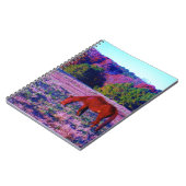 Bruin paard in Paarse gras Notitieboek (Linkerzijde)