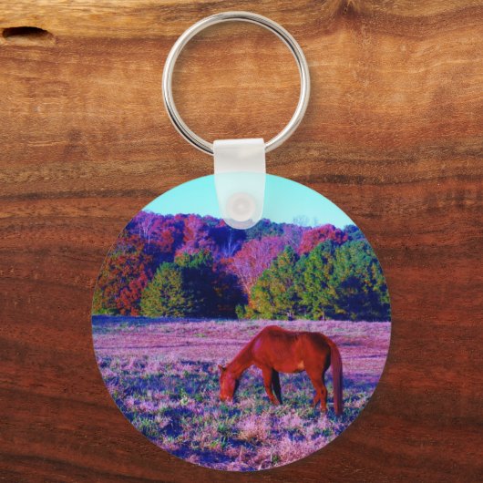 Bruin paard in Paarse gras Sleutelhanger (Voorkant)