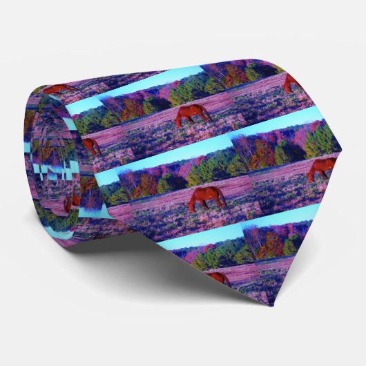 Bruin paard in Paarse gras Stropdas (Opgerold)