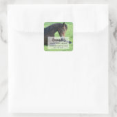  bruin paard lekt in Grass Business Vierkante Sticker (Tas)