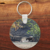 Bruin paard loopt door het hek sleutelhanger (Voorkant)