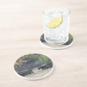 Bruin paard loopt door het hek zandsteen onderzetter (Zijkant)