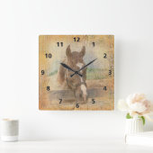 Bruin paard met Halter op oud hout Vierkante Klok (Huis)