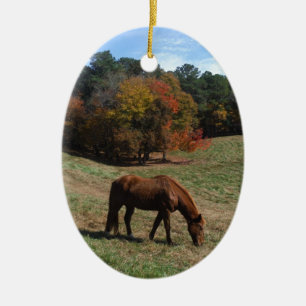 Bruin paard met herfst keramisch ornament