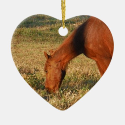 Bruin paard met pijnbomen keramisch ornament (Voorkant)