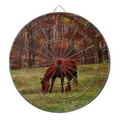 Bruin paard met witte neus aan Bossen rand Dartbord (Voorkant)