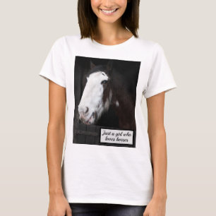 Bruin paard op Boerderij Gewoon een meisje dat van T-shirt