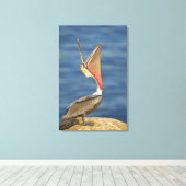 Bruin Pelican met open mond Canvas Afdruk (Insitu (Houten vloer))