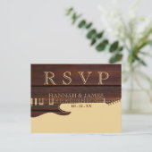 Bruin & Rood Hout Gitaar Bruiloft RSVP Briefkaart (Staand voorkant)