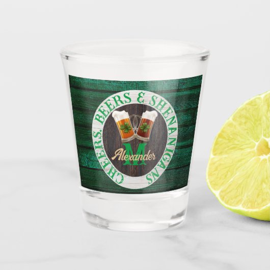Bruin Rustic Wood Cheers Beers Shenanigans Shot Glas (Voorkant)
